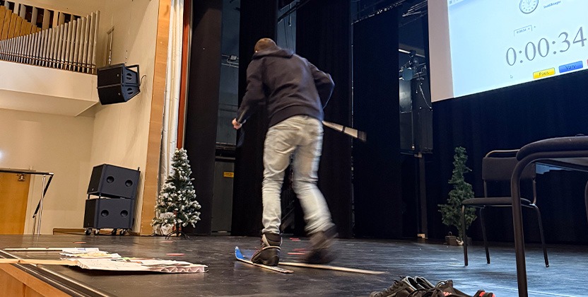 Skidstafett på scen 